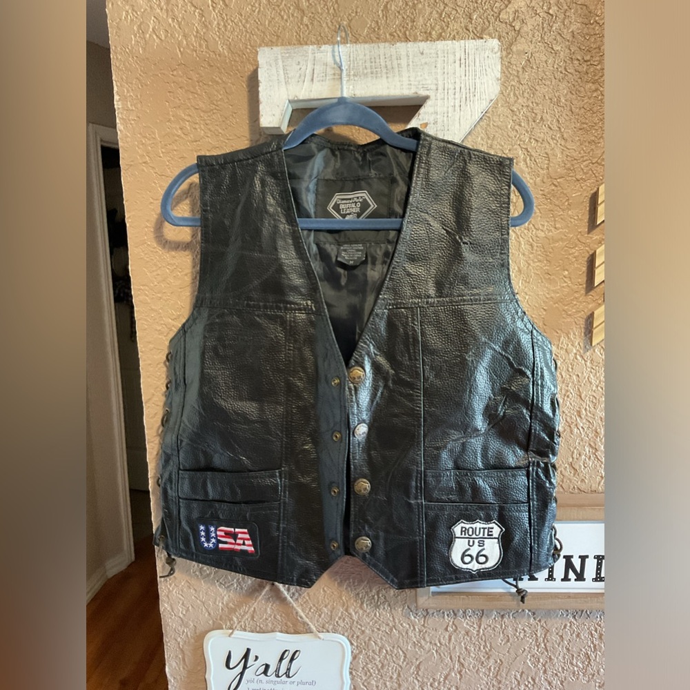 Men’s Diamond Plate Buffalo Leather Motorcycle Black Biker Vest Size  Medium